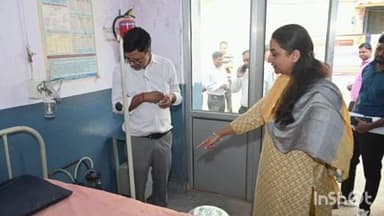 सिकंंदराबाद: जिलाधिकारी श्रुति ने प्राथमिक स्वास्थ्य केंद्र वैर का किया औचक निरीक्षण