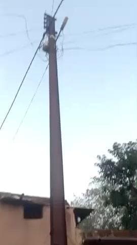 आज 6 महीने से हल्दी बाड़ी गाढ़ा दाफाई वार्ड .15 के अंतरगत लाईट बन्द है इसकी शिकायत करने pr भी कोई एक्शन नही लिया गया ...