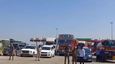 ఆందోల్: తద్దాన్ పల్లి జాతీయ రహదారిపై పత్తి రైతుల ఆందోళన