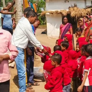 चांडिल: मुसरीबेड़ा आंगनबाड़ी केंद्र में 28 बच्चों के बीच स्वेटर का वितरण किया गया