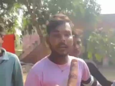 धनौरा: गजरौला में बूढ़े बाबू के मैठ पर युवक ने की गाली-गलौज, लोगों ने पड़कर की पिटाई, वीडियो हुआ वायरल