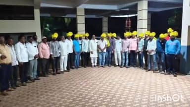 आटपाडी: निंबवडे गावात आणि कार्यकर्त्यांचा शिंदे गटात जाहीर प्रवेश