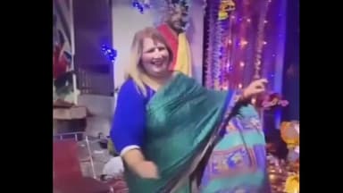 ਜਲੰਧਰ 1: ਮੰਦਰ ਦੇ ਅੰਦਰ ਗਾਣੇ ਤੇ ਨੱਚਦੀ ਹੋਈ ਇੱਕ ਮਹਿਲਾ ਦੀ ਵੀਡੀਓ ਹੋਈ ਵਾਇਰਲ ਸ਼ਿਵ ਸੇਨਾ ਆਗੂਆਂ ਨੇ ਥਾਣਾ ਛੇ ਵਿਖੇ ਦਿੱਤੀ ਸ਼ਿਕਾਇਤ