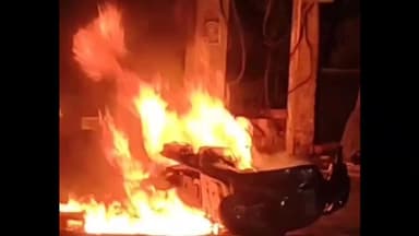 ਜਲੰਧਰ 1: ਜਲੰਧਰ ਦੇ ਨਿਊ ਗੋਪਾਲ ਨਗਰ ਗਾਜੀ ਗੁਲਾ ਰੋਡ ਵਿਖੇ ਇੱਕ ਸਕੂਟਰੀ ਨੂੰ ਲੱਗੀ ਭਿਆਨਕ ਅੱਗ ਵੀਡੀਓ ਆਈ ਸਾਹਮਣੇ