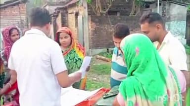 রতুয়া ২: এস আই আর কে কেন্দ্র করে বাড়ি বাড়ি ফ্রম পৌঁছে দিতে বাহারাল ময়দান এলাকায় গেল BLO রা