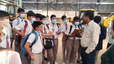 শ্রীরামপুর-উত্তরপাড়া: হুগলির বৈদ্যবাটি পৌরসভার সলিড ওয়েস্ট এবং লিকুইড ওয়েস্ট ম্যানেজমেন্ট প্লান্ট পরিদর্শনে নবম শ্রেণীর ছাত্ররা