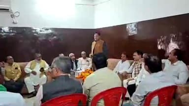 जसवंतनगर: रेलमंडी के श्रीराम कृष्ण मैरिज होम में व्यापारियों की विशेष बैठक हुई, संगठन के प्रदेश अध्यक्ष बनवारी लाल रहे मौजूद