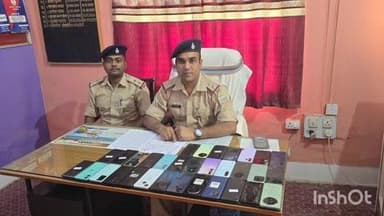 राजमहल: कोयला बाजार गांव में पुलिस ने मोबाइल दुकान पर छापा मारकर 32 फ़ोन जब्त किए, जांच जारी