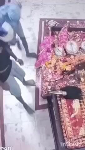 बेनीपुर: बहेड़ा थाना क्षेत्र के नवादा दुर्गा मंदिर में चोरी, सीसीटीवी में कैद हुए चोर