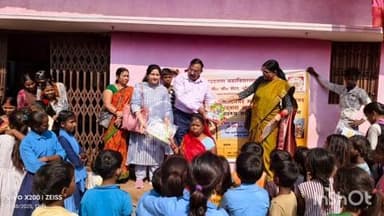 दाउदनगर: दाउदनगर महाविद्यालय के प्राध्यापक और विद्यार्थियों ने बालूगंज में स्वच्छता व साक्षरता जागरूकता अभियान आयोजित किया