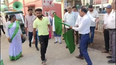 बेंगाबाद: स्वास्थ्य विभाग ने कुष्ठ रोग उन्मूलन कार्यक्रम के लिए सदर अस्पताल से जागरूकता वाहन रवाना किया