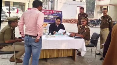 सासनी: कोतवाली सासनी पर समाधान दिवस का आयोजन किया गया, उपजिलाधिकारी ने सुनी जनसमस्याएं और शिकायतों का किया निस्तारण