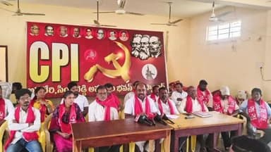 హుస్నాబాద్: సిపిఐ శతజయంతి ఉత్సవాల సందర్భంగా హుస్నాబాద్ పట్టణంలో మీడియా సమావేశం నిర్వహించిన సిపిఐ జిల్లా కార్యదర్శి మంద పవన్