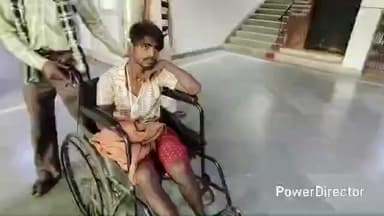 मऊ: कर्वी के चकमाली के पास चार पहिया वाहन की टक्कर से बाइक सवार युवक घायल, जिला अस्पताल में कराया भर्ती