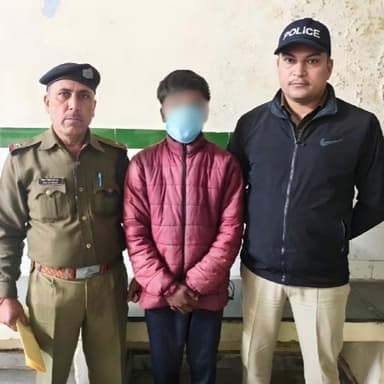 थराली: थराली पुलिस ने नाबालिग किशोरी से दुष्कर्म के मामले में एक आरोपित को गिरफ्तार कर जिला कारागार पुरसाडी भेजा