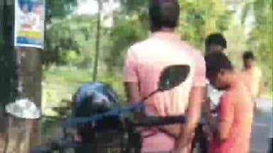 মাথাভাঙা ২: ভানুরকুঠি মোড় সংলগ্ন এলাকায় একটি মোটরচালিত গাড়ি চুরির ঘটনায় চাঞ্চল্য