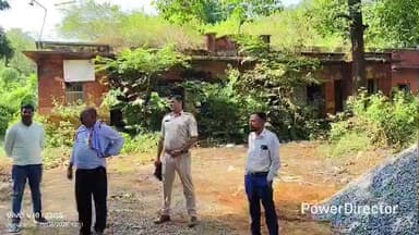 सारवां: पुलिस अंचल निरीक्षक व पुलिस पिकेट को लेकर सार्जेंट मेजर, सीओ व थाना प्रभारी ने पीएचसी के पुराने भवन का निरीक्षण किया