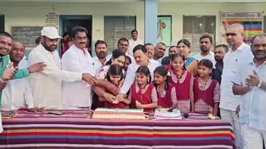 సంగారెడ్డి: చిప్పలతూర్తి కస్తూర్బా గాంధీ విద్యాలయంలో ఘనంగా సీఎం రేవంత్ రెడ్డి బర్త్ డే వేడుకలు