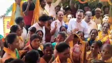 మాడుగుల టిడిపిలోకి భారీగా చేరికలు, పార్టీ కండువా కప్పి ఆహ్వానించిన ఎమ్మెల్యే బండారు సత్యనారాయణమూర్తి