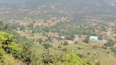 तामिया: प्राकृतिक सुंदरता देखने पातालकोट पहुंचे विद्यार्थी, गहराई इतनी कि धूप भी नहीं पहुंचती