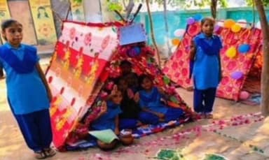 ताखा: ताखा क्षेत्र के नगला पछाँय कम्पोजिट विद्यालय में बच्चों ने स्कूल में टेंट का किया निर्माण