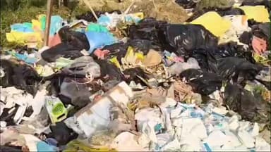 मुशहरी: सदर अस्पताल परिसर बना बीमारी का अड्डा,कचरे से फैल रहा संक्रमण का खतरा #jansamasya