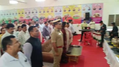 वन्दे मातरम् के 150 वर्ष पूर्ण होने पर #झाबुआ में आयोजित कार्यक्रम में विद्यालयीन छात्र-छात्राओं ने राष्ट्रगीत "वन्दे मा...