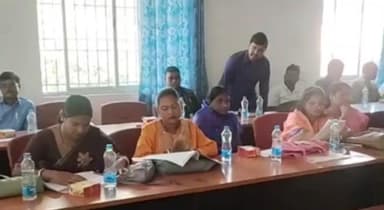 निरसा/चिरकुंडा: निरसा प्रखंड कार्यालय में पंचायत समिति की मासिक बैठक हंगामेदार रही