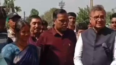 খড়িবাড়ি: খড়িবাড়িতে ৩ কিলোমিটার পাকা রাস্তার কাজের শিলান্যাস করলেন মহকুমা পরিষদের সভাধিপতি অরুন ঘোষ