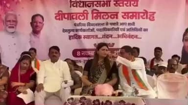 पंडरिया: पोलमी में विधानसभा स्तरीय दीपावली मिलन समारोह एवं आत्मनिर्भर सम्मेलन में विधायक ने किया कार्यकर्ताओं का उत्साहवर्धन