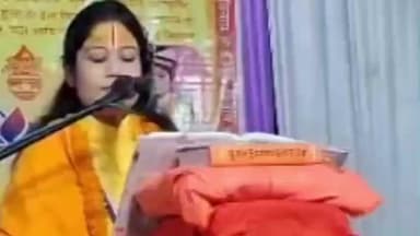 मुहम्मदाबाद: भांवरकोल ब्लॉक के बेलसड़ी गांव स्थित संकट मोचन हनुमानगढ़ी मंदिर परिसर में भक्तों ने कृष्णा लीला की कथा पर झूमे