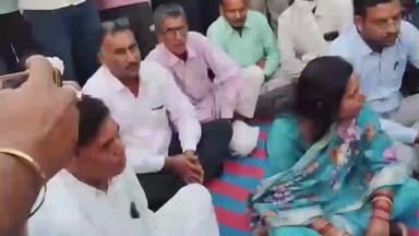 चिड़ावा: नरहड़ में स्मार्ट मीटर के विरोध में ग्रामीणों ने किया धरना, अधीक्षण अभियंता ने कहा- भ्रम फैलाया जा रहा