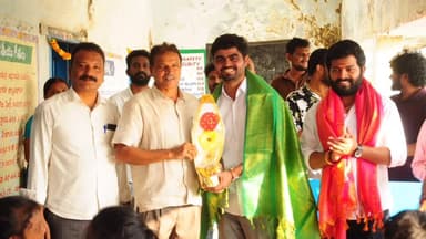 భూపాలపల్లి: ప్రభుత్వ పాఠశాల విద్యార్థుల సౌకర్యార్థం బెంచీలను బహుకరించిన జాగృతి నేత అరుణ్