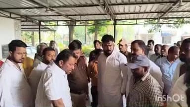 चौरीचौरा: पीड़ित को लेकर झंगहा थाना पहुंचे विधायक ने दर्ज कराया मामला