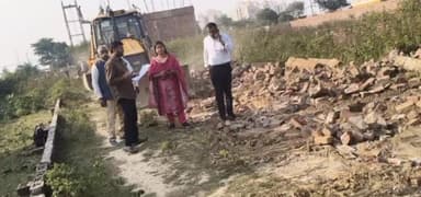 फूलपुुर: फूलपुर में दो स्थानों से हटाया गया अवैध अतिक्रमण