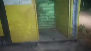 जलालगढ़: बीती रात जलालगढ़ पुराना थाना के निकट वार्ड नंबर आठ में कुशवाहा खाद, बीज दुकान से ₹12 लाख की चोरी