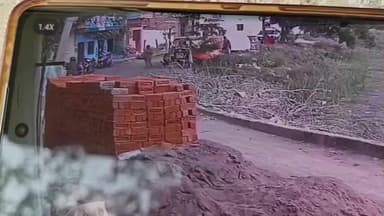 ଗୋପାଳପୁର: ଲାଞ୍ଜିପଲ୍ଲୀ ସାନ ଗୋଦରା ବନ୍ଧ ଠାରେ ଦିନ ଦିପହରେ ମହିଳାଙ୍କ ବେକରୁ ସୁନା ଚେନ୍ ଝାମ୍ପିଲେ ଦୁବୃର୍ତ୍ତ, ସିସିଟିଭି ଭିଡିଓ ଭାଇରାଲ