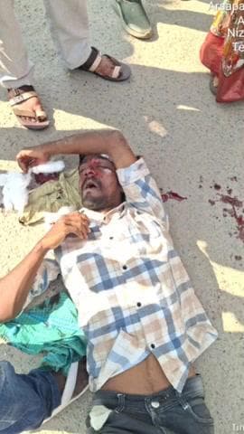 నిజామాబాద్ సౌత్: నగరంలో ఫిట్స్ తో పడిపోయిన వ్యక్తిని ఆసుపత్రికి తరలించి మానవత్వాన్ని చాటుకున్న ట్రాఫిక్ కానిస్టేబుల్