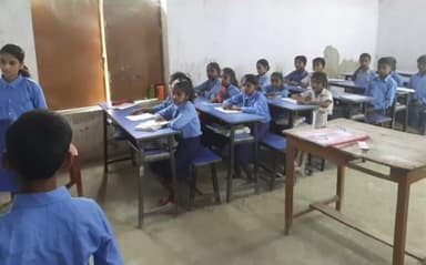 शिवाजी नगर: शिवाजी नगर में विद्यालय के बच्चों को डूबने से बचाव और नाव दुर्घटना के बारे में किया गया जागरूक