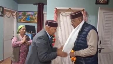 स्पीति: लाहौल के खंगसर गांव से संबंध रखने वाले सेवानिवृत हवलदार अशोक कुमार ने सपरिवार थामा भाजपा का दामन