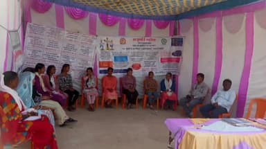 चरखारी: चरखारी मेले में लोकपथ चैरिटेबल ट्रस्ट ने लगाया जागरूकता स्टॉल, किशोरियों ने दिया समानता का संदेश