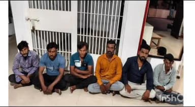 ઓખામંડળ: ચોખામાં ચાલતા જુગાર ધામ પર LCB ત્રાટકી 19,600 ના મુદ્દામાલ સાથે છ જુગારી ઝડપાયા