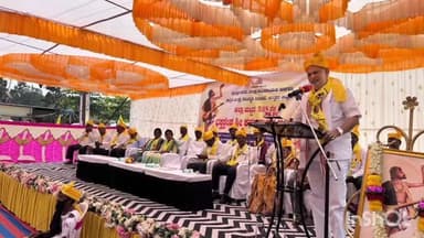 ಮುಂಡಗೋಡ: ಪಟ್ಟಣದಲ್ಲಿ ಜಿಲ್ಲಾಡಳಿತದಿಂದ ಶ್ರೀ ಕನಕದಾಸ ಜಯಂತಿ ಆಚರಣೆ