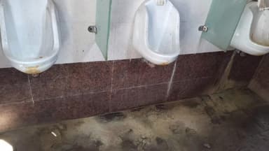 ਬੁਢਲਾਡਾ: ਬੁਢਲਾਡਾ ਵਿਖੇ ਸਵੱਛ ਅਭਿਆਨ ਦੀ ਨਿਕਲੀ ਫੂਕ ਪਖਾਨਿਆਂ ਦੀ ਗੰਦਗੀ ਪਾਈਪਾਂ ਟੁੱਟਣ ਕਾਰਨ ਨਿਕਲੀ ਸੜਕਾਂ ਚ ਲੋਕ ਪਰੇਸ਼ਾਨ