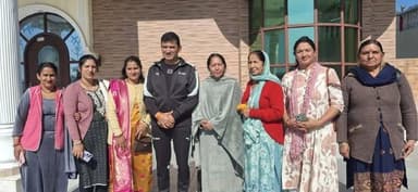 जोगिंदर नगर भाजपा महिला मोर्चा की नवगठित कार्यकारिणी ने शनिवार को विधायक प्रकाश राणा से उनके निवास स्थान गोलवां में शिष्...