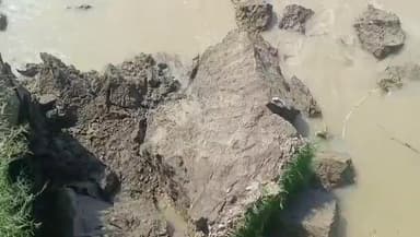 बेलदौर: जलस्तर घटने से बलैठा में कोसी नदी का कटाव शुरू, ग्रामीणों में दहशत