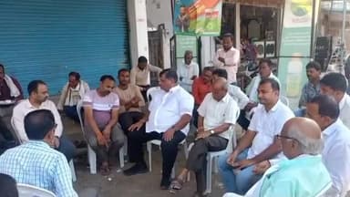 काटोल: मोवाड येथे आमदार चरणसिंग ठाकूर यांनी दिली सांत्वना पर भेट