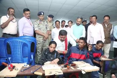 चारामा: उप मुख्यमंत्री विजय शर्मा ने कांकेर के मुल्ला पुनर्वास केंद्र का आकस्मिक निरीक्षण किया