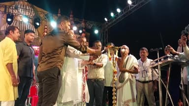 ময়না: ঐতিহাসিক ৪৬৫ বছরের ময়নাগড়ের রাস উৎসবে অংশগ্রহণ করে সনাতনীদের ঐক্যবদ্ধ হওয়ার বার্তা দিলেন রাজ্যের বিরোধী দলনেতা