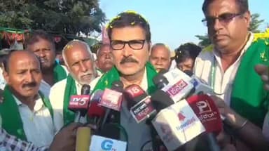 ಮೂಡಲಗಿ: ಗುರ್ಲಾಪೂರ ಹೊರಾಟ ಇಡೀ ರಾಜ್ಯದ ರೈತರಿಗೆ ಶಕ್ತಿಯನ್ನ ತಂದಿದೆ :-ಕುರುಬೂರು ಶಾಂತಕುಮಾರ್